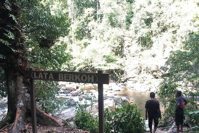 4-Day Jungle Experience in Taman Negara from Kuala Lumpur - Day 3: Sungai Tembeling rapid shooting and a Batek settlement visit