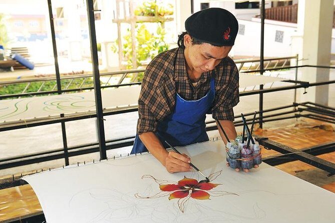 Batu Caves and Malaysian Crafts Tour from Kuala Lumpur - Batik Printing Center: Traditional Wax-Resist Meets the Reality of Timing