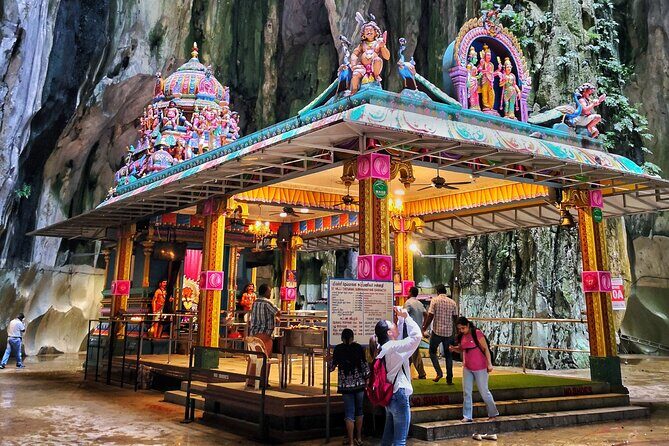 Batu Caves and Sari Experience with Batik Workshop - Sari try-on at Batu Caves: fast makeover, best photo angle