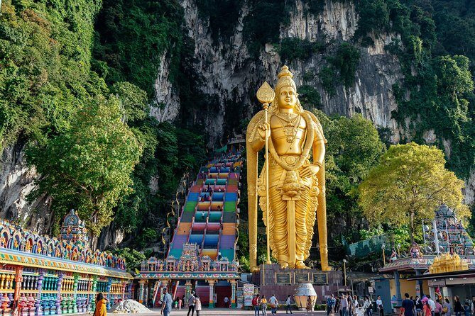 Batu Caves Private Tour with Pick-up from Kuala Lumpur - Return to Kuala Lumpur: the city gallery stop and a clean landing