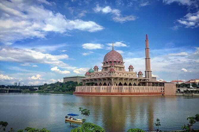 Batu Caves & Putrajaya Highlights: Landmarks & Botanical Garden - The big idea: why Batu Caves + Putrajaya works
