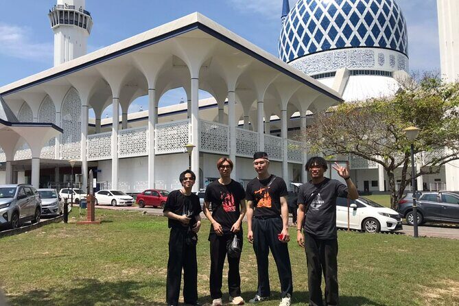 Blue Mosque And Batu Caves Private Tour from Kuala Lumpur - Batu Caves: limestone caves, cave temples, and monkey energy