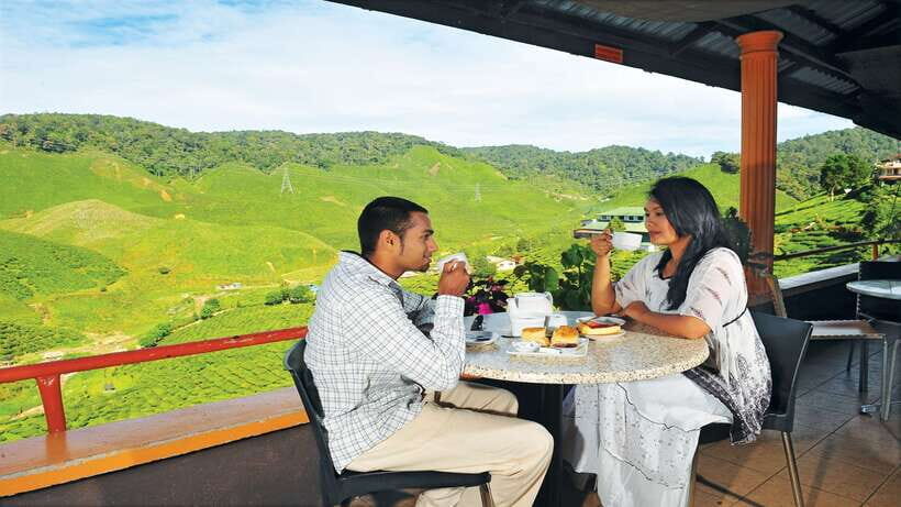 Cameron Highlands 1 Day Tour from Kuala Lumpur - Town wandering in Tanah Rata and Brinchang: where the day becomes real