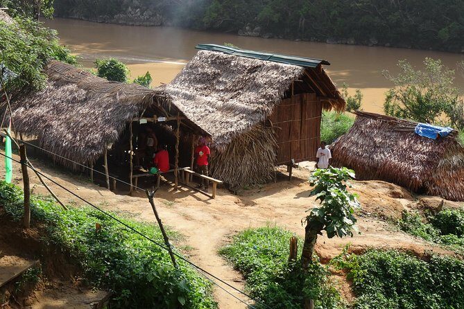 Day Tour Aborigine Village @ Rainforest Taman Negara + Batu Caves - Getting out of Kuala Lumpur: pickup and the 6:00 am reality check
