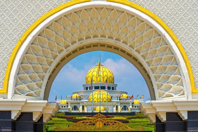 Day Trip frm Port Klang: Kuala Lumpur Famous Landmarks with Lunch - Merdeka Square and the Royal Selangor area: colonial lines and modern identity
