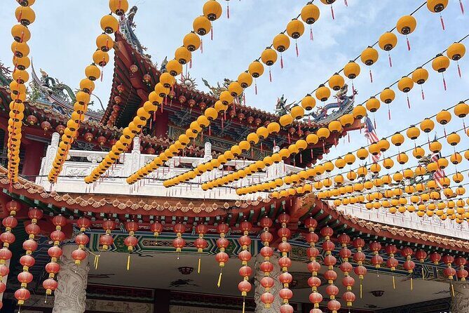 Exclusive Half Day Batu Caves and Private City Tour Kuala Lumpur - Petronas Twin Towers photo stop: how to use the time well