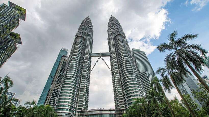 From KLIA or Port Klang: Kuala Lumpur Transit Tour - Petronas Twin Towers photo stop (plus KL Tower and the skyline effect)