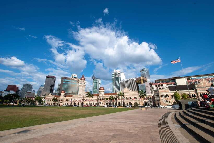 From Kuala Lumpur: City Tour with 21 Attractions - Batik CHONG (East Coast Batik): a craft stop you can take home