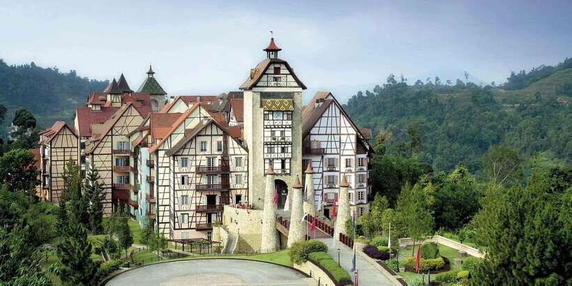 From Kuala Lumpur: Colmar Tropicale and Batu Caves Day Trip - Pickup, meeting point, and when you need to plan for waiting