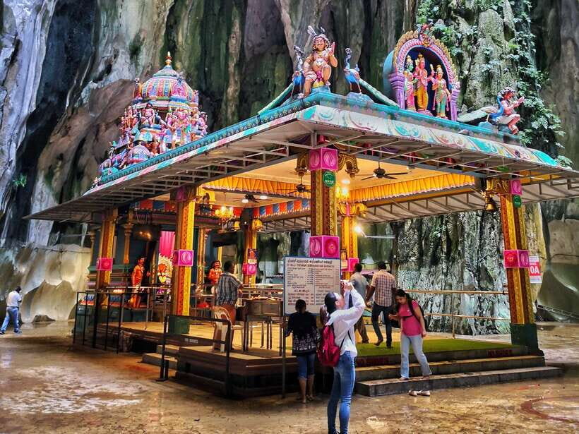 From Kuala Lumpur: Colmar Tropicale and Batu Caves Day Trip - Clothing and comfort rules: small details that save your day
