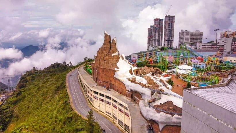 From Kuala Lumpur: Genting Highlands Day Tour & Gondola Ride - The Gondola to Genting Highlands: The View is the Point