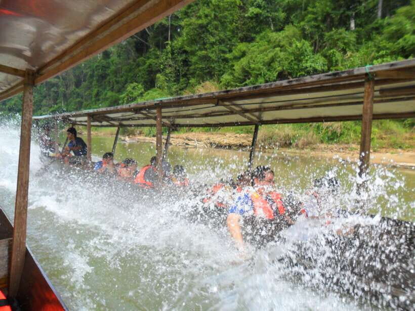 From Kuala Lumpur: Taman Negara National Park Trek Day Tour - Lunch at the Taman Negara Floating Restaurant: good fuel before the river