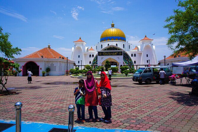 Full day in Malacca Historical Private Tour in Kuala Lumpur - Jonker Street in Chinatown: shop, snack, and walk at your own tempo