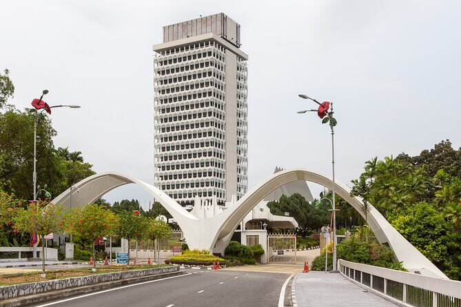Full Day Kuala Lumpur City Tour with Petronas Twin Tower Tickets - Royal Selangor Visitor Centre: a quick culture reset
