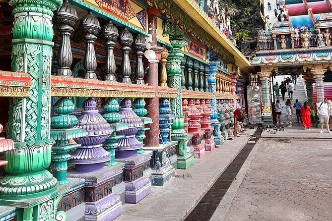 Full Day Kuala Lumpur City Tour with Petronas Twin Tower Tickets - Istana Negara, National Monument, and Merdeka Square: KL’s “foundations” zone