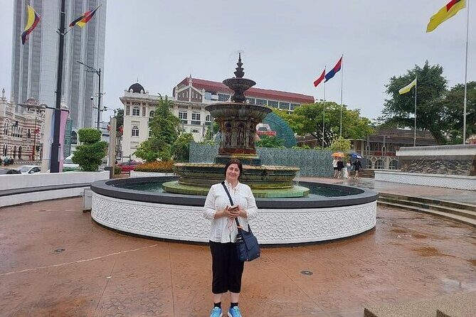 Full Day Kuala Lumpur City Tour with Petronas Twin Tower Tickets - River of Life and Masjid Jamek: a photogenic break that can shine at night
