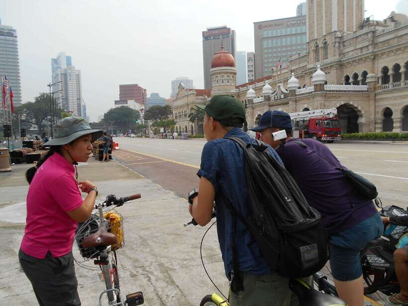 Hidden Kuala Lumpur: 4-Hour Bike Tour - The downtown warm-up: Sultan Abdul Samad and Petaling Street