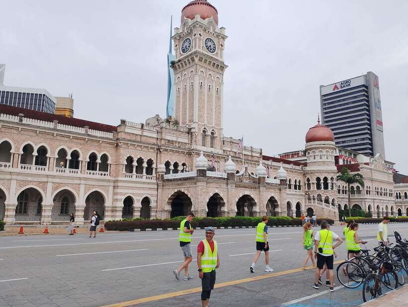 Hidden Kuala Lumpur: 4-Hour Bike Tour - The food rhythm: Indian breakfast, market bites, and teh tarik