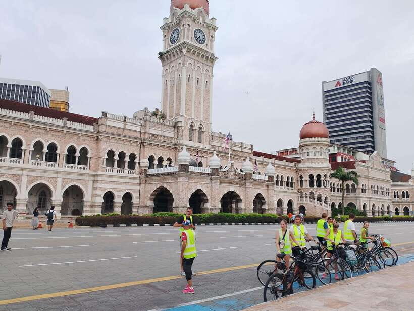 Hidden Kuala Lumpur: 4-Hour Bike Tour - Heat, fitness, and lane conditions: the practical reality