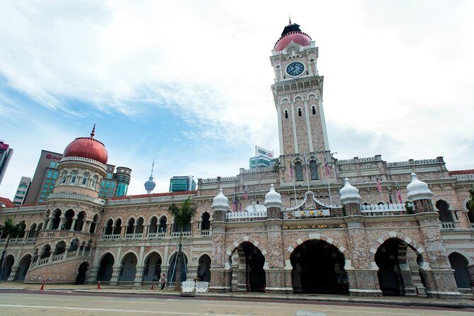 Highlights & Hidden Gems With Locals: Best of Kuala Lumpur Private Tour - Lunch timing: a local meal choice you control