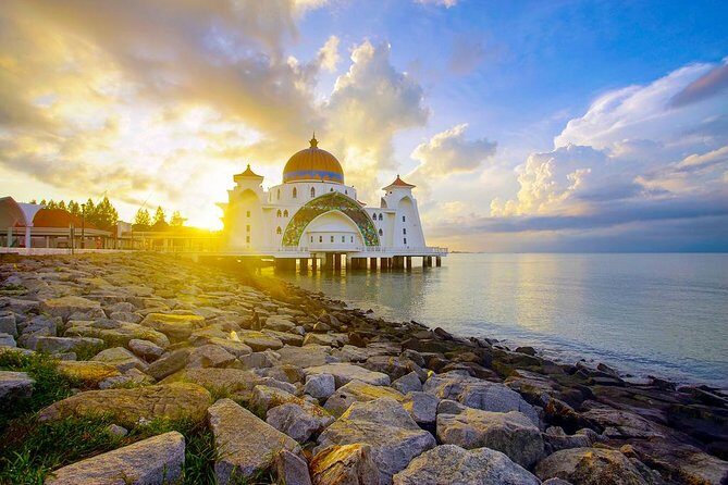 Historical Malacca Day Tour with Lunch from Kuala Lumpur - Temples and mosques: why this stop sequence works