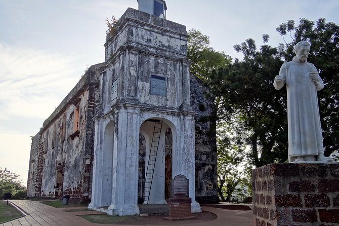Historical Malacca Day Tour with Lunch from Kuala Lumpur - A Famosa Fort and Masjid Selat Melaka: the dramatic finale