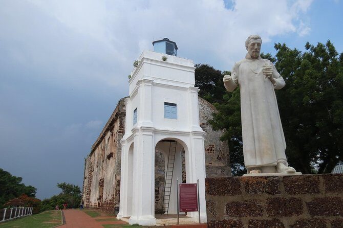 Historical Malacca Day Trip from Kuala Lumpur - Bukit China and Hang Li Po Well: When the City Turns Toward Chinese Legends