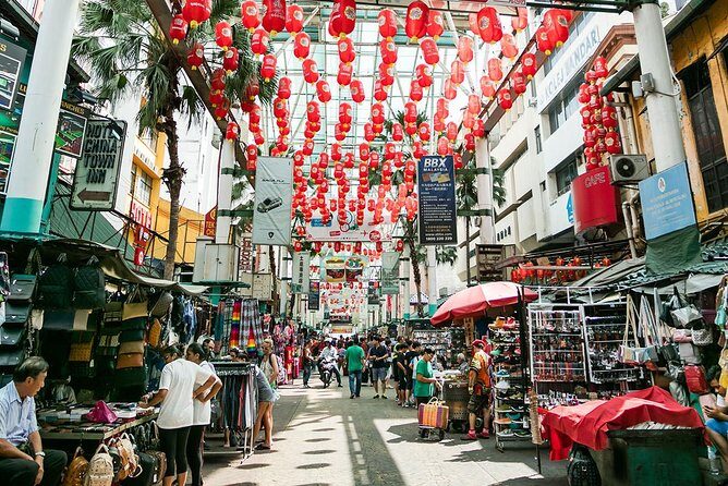 Immerse Yourself in Kuala Lumpur Heritage on a Night Tour - Sri Maha Mariamman Temple: the 10-minute stop that pays off