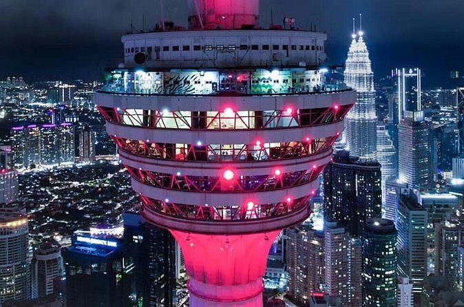 KL City Highlights in half a day - Petronas Twin Towers and the sky-bridge moment