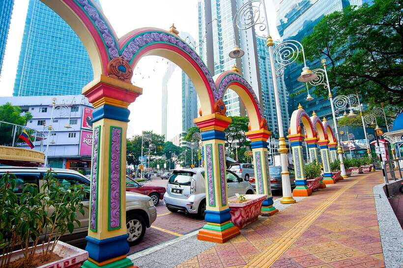 Kuala Lumpur: 4-Hour Authentic Local Markets & Event Tour - The Food Stops: Street Hawker Tasting That’s Built for Beginners
