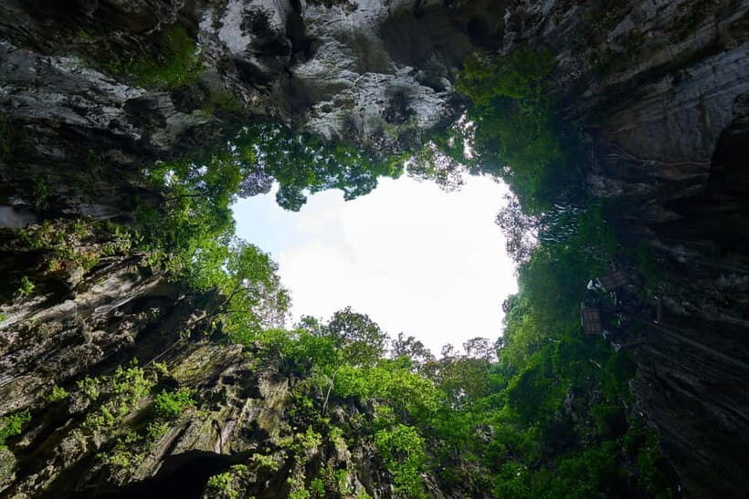 Kuala Lumpur Adventure:Kanching Falls, Ramayana & Batu Caves - Ramayana Cave: Colorful Hindu Murals Without the Rush