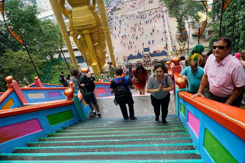 Kuala Lumpur: Batu Caves & Historic Buildings Tour - National Mosque of Malaysia: modern nationhood, gardens, and Friday closures