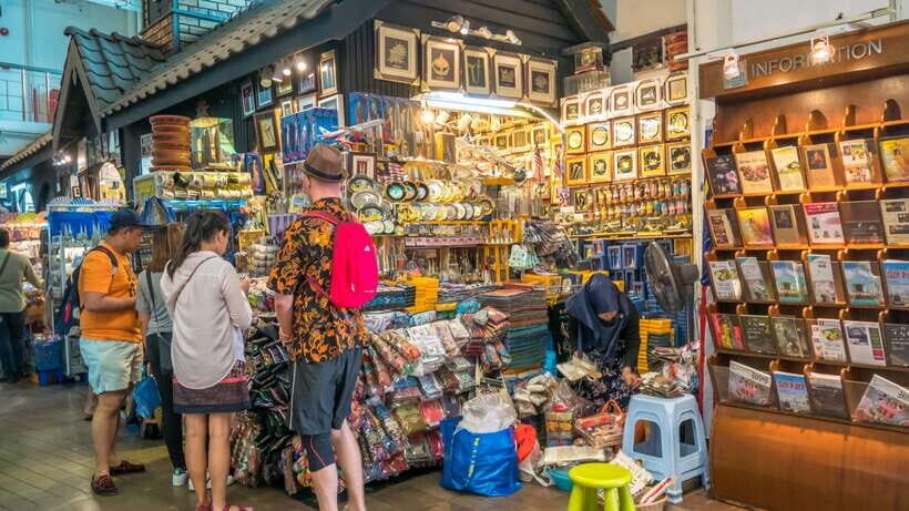 Kuala Lumpur: Batu Caves & Historic Buildings Tour - Central Market, Petaling Street, and Chinatown food: shopping and snacking without stress
