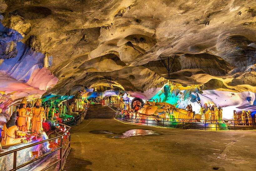Kuala Lumpur : Batu Caves Private Tour - Batu Caves feels bigger than the photos
