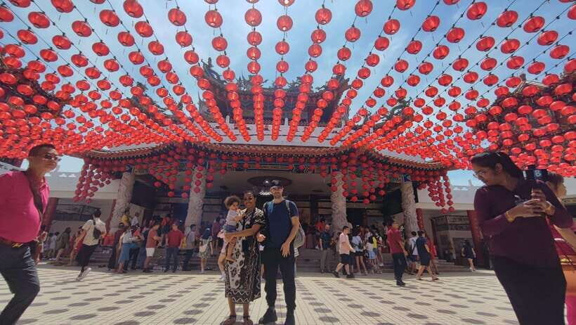 Kuala Lumpur: Batu Caves, Thean Hou Temple & National Mosque - Thean Hou Temple: six tiers, incense-friendly calm, and three traditions in one complex