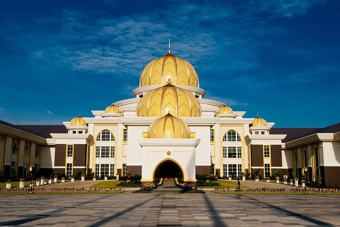 Kuala Lumpur City Tour - Half Day - National Monument and National Mosque: from independence to everyday calm
