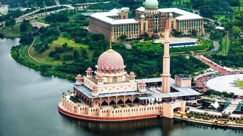 Kuala Lumpur: City Tour, KL Tower Ticket & Putrajaya w/ Boat - Kuala Lumpur sightseeing: from Twin Towers area to Merdeka Square