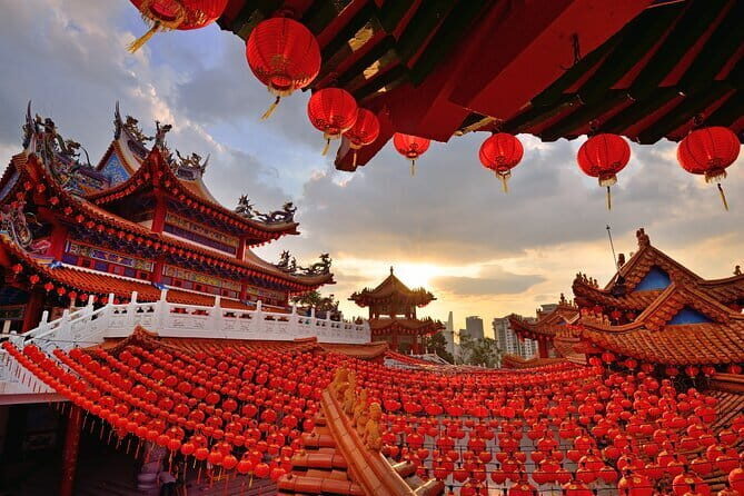 Kuala Lumpur City Tour with 21 Attraction (Private) - How the day starts: Thean Hou Temple and the hilltop vibe