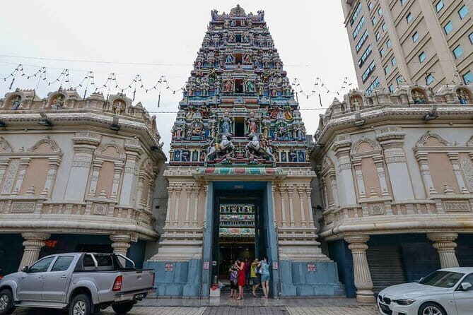 Kuala Lumpur Cultural and Heritage Tour - First stop: Chan See Shu Yuen Temple and its ceremonial detail