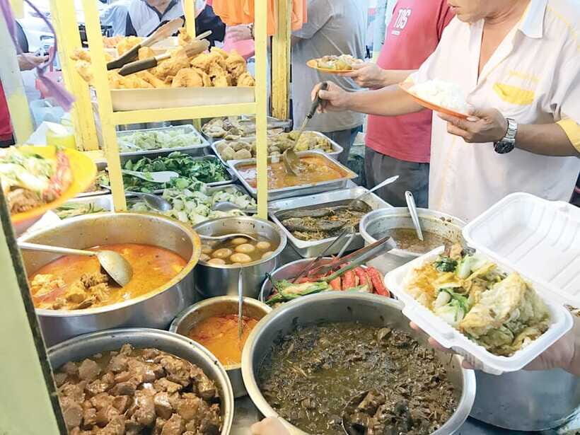 Kuala Lumpur: Evening Food Tour by Bike - The River of Life Moment: A Scenic Pause in a Food-Focused Ride