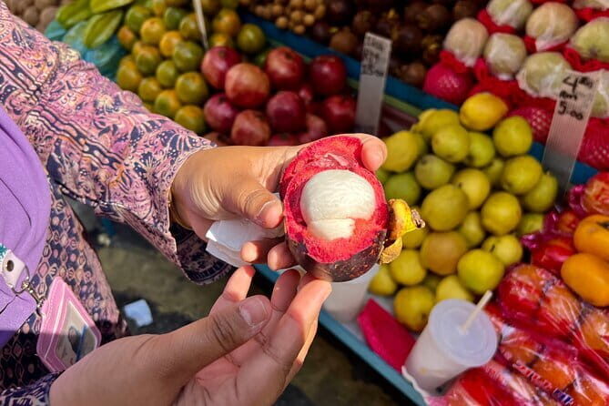 Kuala Lumpur Food Tour with 12+ Authentic Dishes & Local Secrets - Stop-by-stop: from old-town breakfast to Merdeka Square