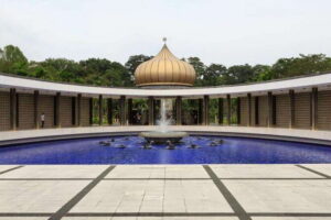 Kuala Lumpur: Full-Day Private City Highlights Tour - Petronas Twin Towers: photo stop plus the time-slot reality