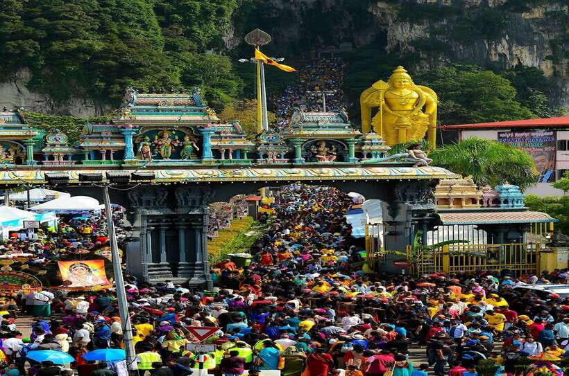Kuala Lumpur Full-Day Sightseeing Tour with Batu Caves - Merdeka Square and nearby stops: quick photos, quick context, some shopping time