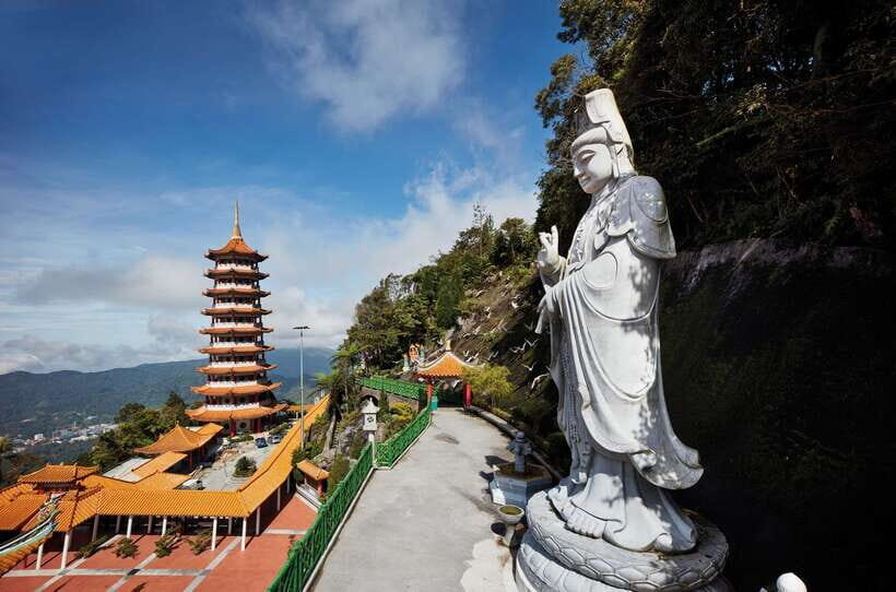 Kuala Lumpur: Genting Highlands & Batu Caves Day Trip - Batu Caves: 272 Steps Up to Lord Murugan and Panoramic Views
