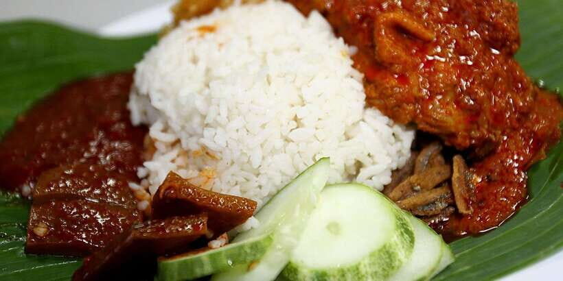 Kuala Lumpur: Half Day Local Food Walking Tour - Kampung Baru: street food, sightseeing, and wooden homes you can actually see