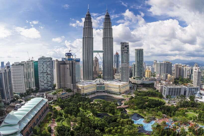 Kuala Lumpur: Half-Day Photo Tour with Petronas Twin Towers - Petronas Twin Towers: observation deck views and the 2-story bridge angle