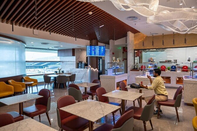 Kuala Lumpur International Airport (KUL) T1 /T2 VIP Lounge Access - Food Rules That Matter: Halal, Vegetarian Options, and Alcohol in the Lounge