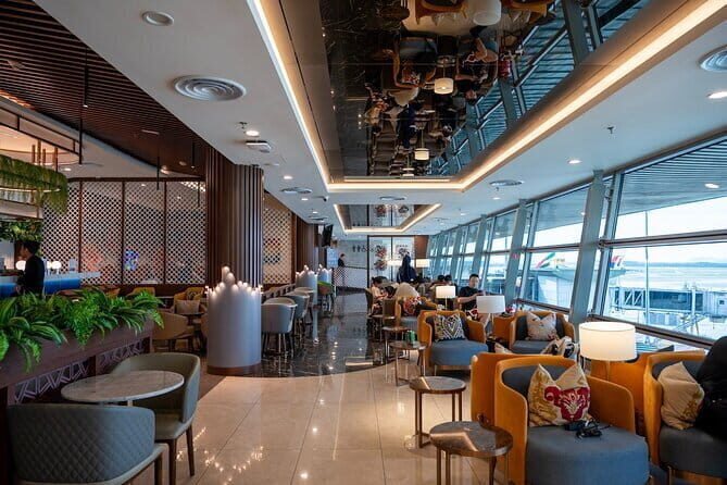 Kuala Lumpur International Airport (KUL) T1 /T2 VIP Lounge Access - What You Actually Get: Buffet, Wi‑Fi, Flight Monitoring, and Lounge Comfort
