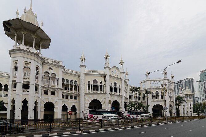 Kuala Lumpur International Airport Layover Tour - National Monument, Istana Negara, and Merdeka Square: history in tight time