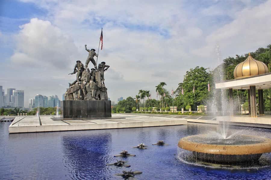 Kuala Lumpur: KL GRAND TOUR WITH 25 ATTRACTIONS (SIC) - The civic KL circuit: National Monument, Museum, and Merdeka Square energy